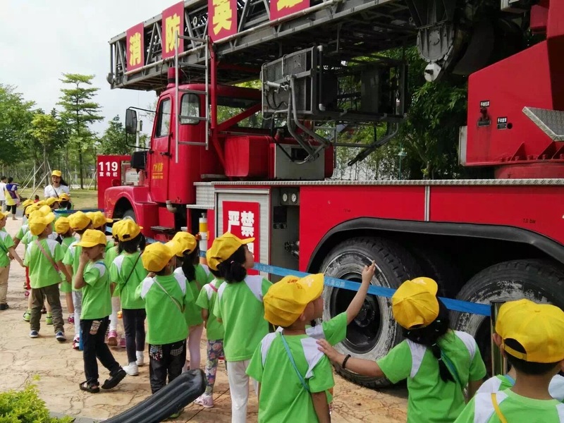 大自然活动——参观消防车.JPG